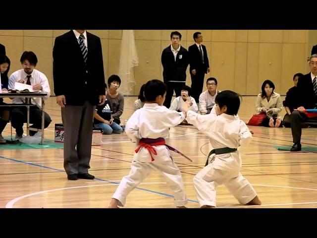 空手大会(Karate tournament) 「基本組み手(basic kumite)」　1･2年の部　決勝　2010年11月3日