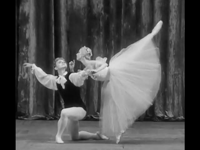 Yuri Soloviev and Natalia Makarova performing a pas de deux from 'Chopiniana' (1964)