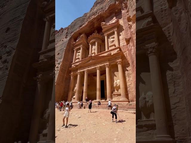 Petra - welcome to one of the 7 wonders of the world