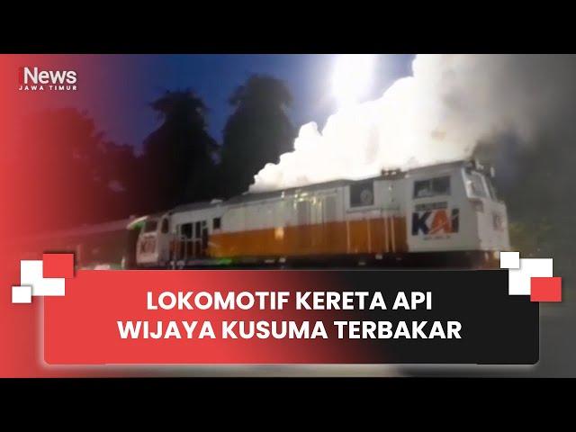 LOKOMOTIF KERETA API WIJAYA KUSUMA TERBAKAR