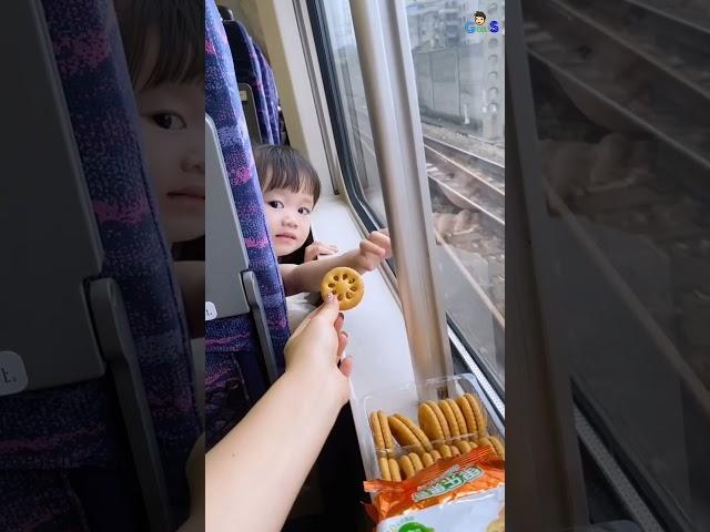 Cute baby on school bus/ chinese funny video #comedy #funny #shorts #gens02