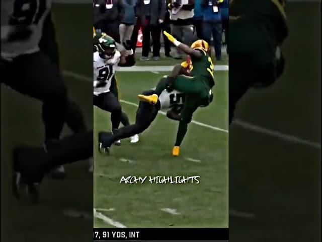 Quincy Williams HUGE HIT On Aaron Jones! #shorts #archy #shortsfeed #viral