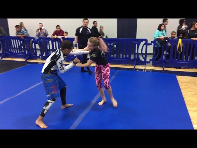 BJJ Girl Wins With Armbar vs Boy in No Gi Match