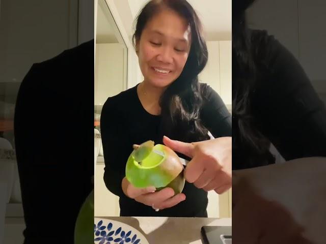 How to peel a mango easily #rhodasalvacion #foodvlog