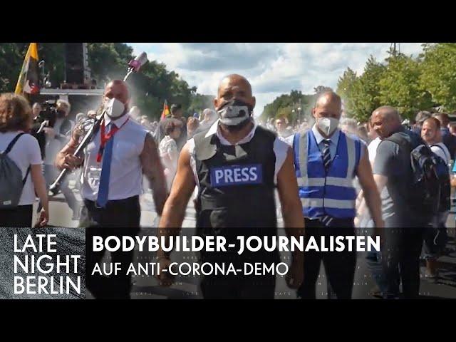 Klaas schickt Bodybuilder-Journalisten auf Anti-Corona-Demo | Late Night Berlin | ProSieben