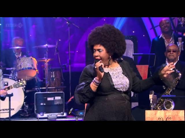 Betty Wright - Clean Up Woman (Jools Annual Hootenanny 2012)