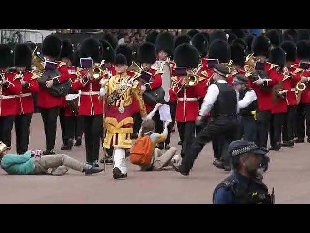 PROTESTERS Get Trampled By Queens Guards! 2022