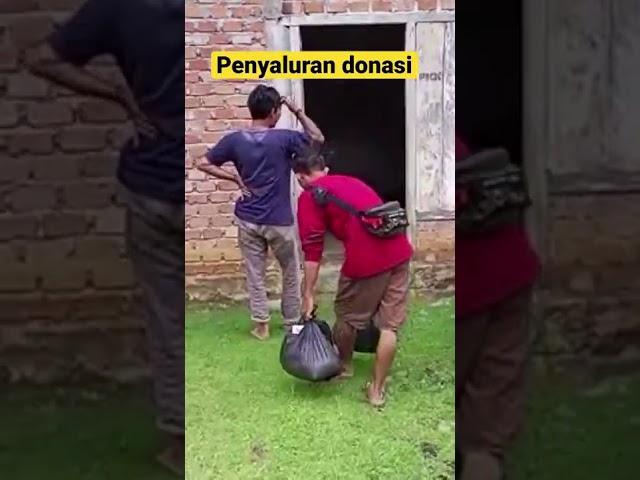 Donasi ke rumah warga