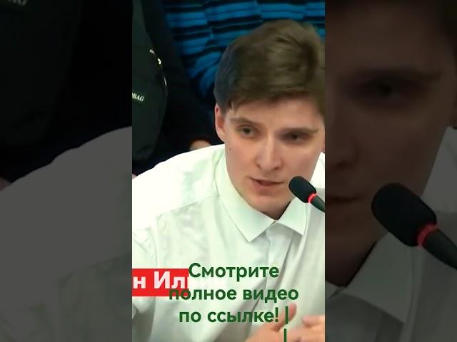 У Гагарина стёрли СССР на шлеме....