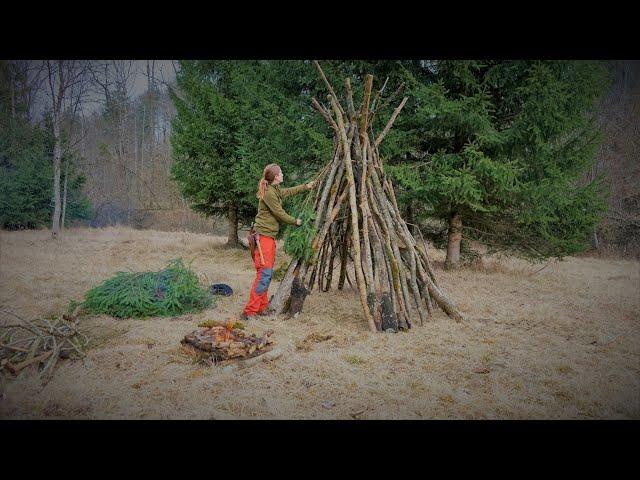 Overnight in a self-made tipi - Bushcraft tour with new knives - Vanessa Blank