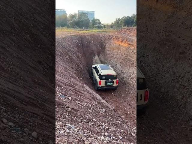 BYD Leopard 5 off-road pit climbing performance