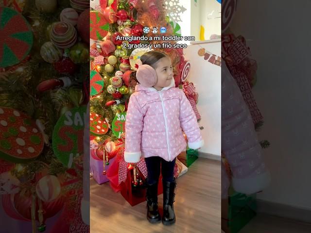 Arreglando a mi toddler con 2 grados ️️ #mamaehija #navidad #maternidad