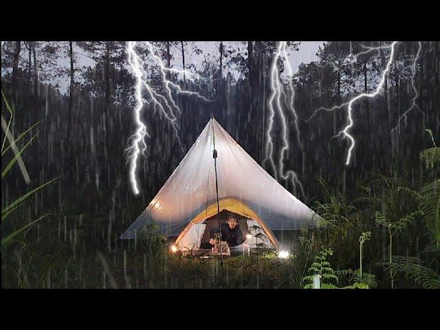 SOLO CAMPING IN HEAVY RAIN AND THUNDERSTORMS, IN THE RAIN ALL NIGHT - RAIN SOUNDS RELAXING, ASMR