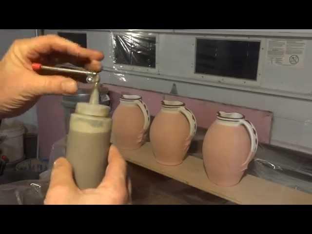 SIMON LEACH POTTERY TV - Decorating and wood ash spraying !