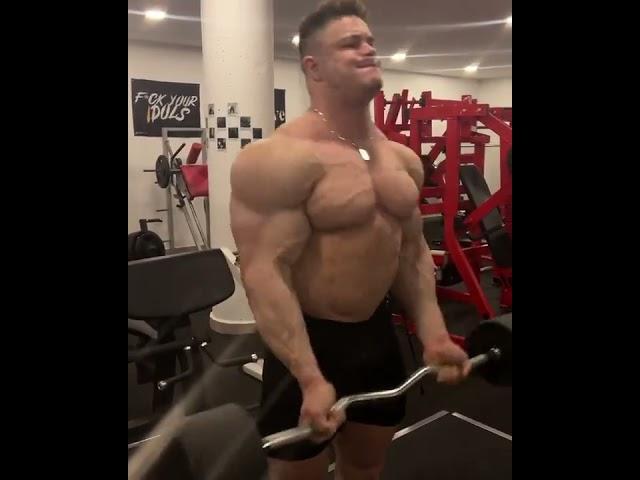 Alpha muscle god Joan Pradell lifting weights like a true beast