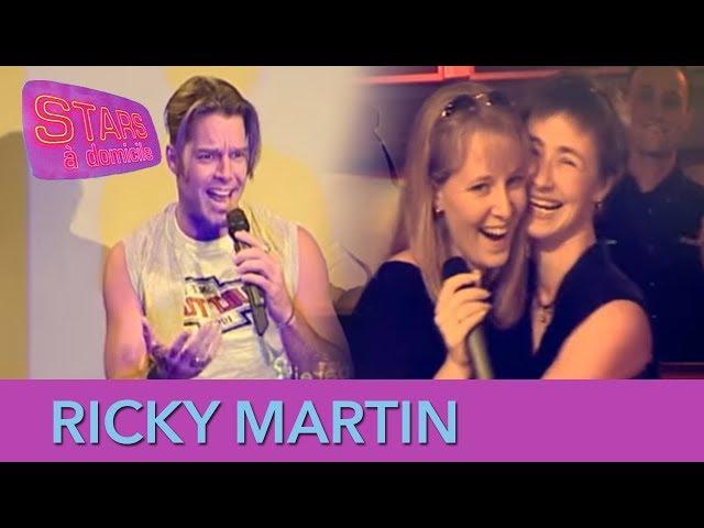 Ricky Martin vient chanter au karaoké avec une fan ! - Stars à domicile