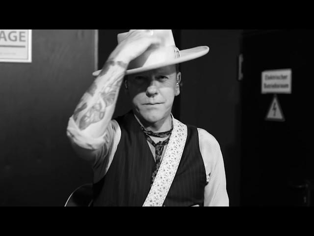 Kiefer Sutherland - This Is How It's Done (Official Video)