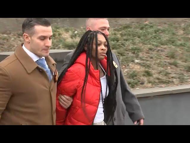 Woman charged with murder in stabbing death on Staten Island