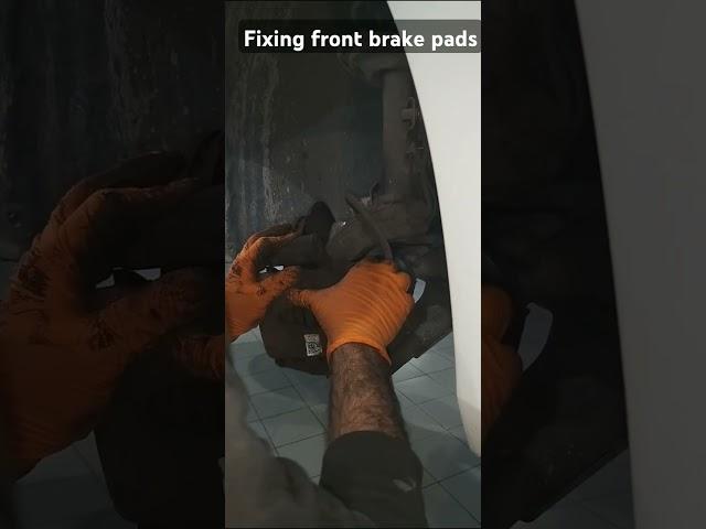 Front brake pads fixing