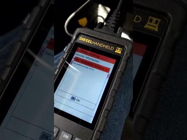 DIESEL HANDHELD SCANNER CUMMINS ISX15 IN ACTION