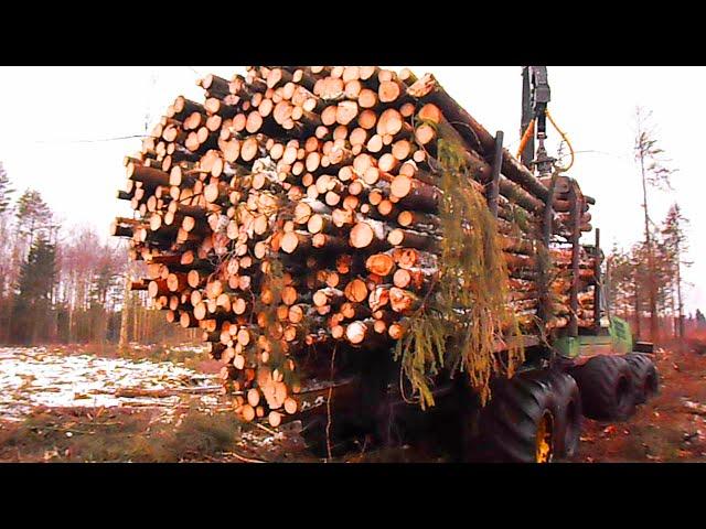 Forwarder John Deere 1110D  with big load