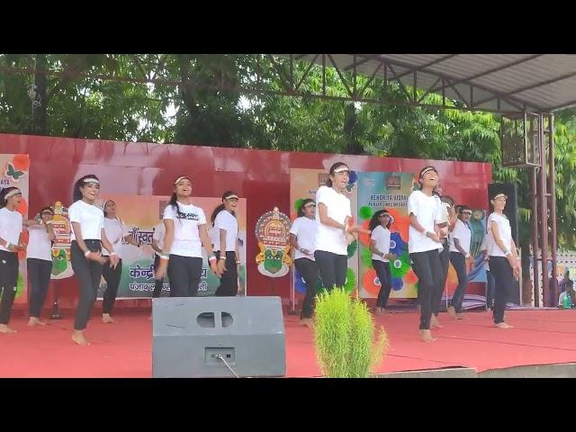 Manya Verma school dance performance