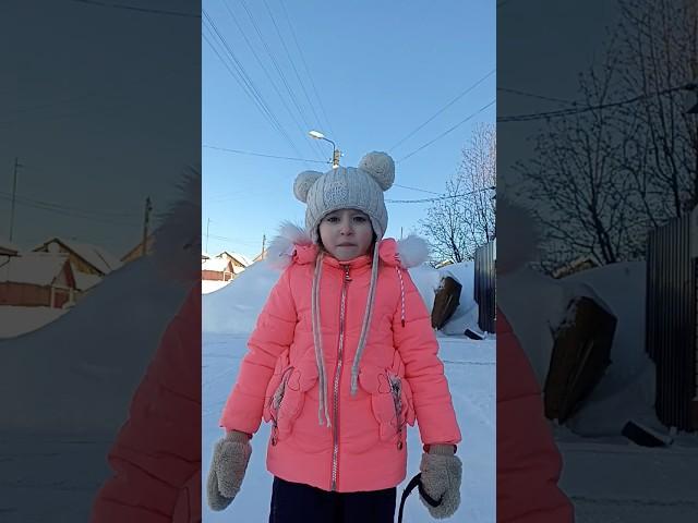 больше не люблю кататься на санках #жиза #юмор #shortsvideo #маша  # shorts