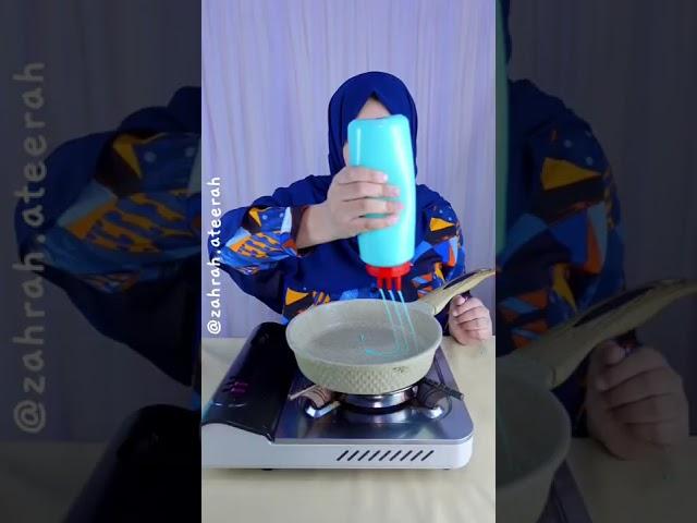 Makan Serba Warna Biru 