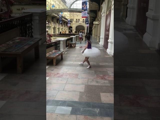 Zlata Ivanskaya, 9 years old, super twine and stretching, over ballet eversion