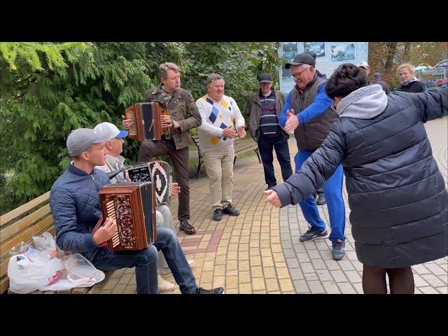 Матаня в три гармони с частушками.«Играй, гармонь Елецкая!» Елец 04.09.2021.