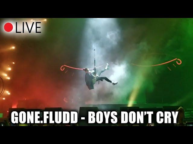 Эпичное появление GONE.FLUDD - BOYS DON'T CRY / концерт Москва 30.03.2019