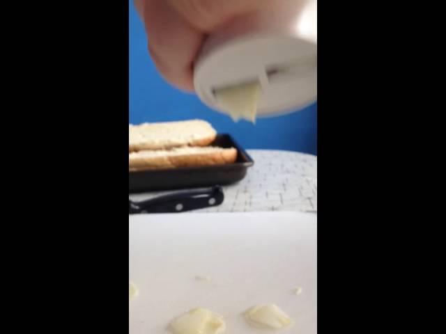 Garlic slicer in action