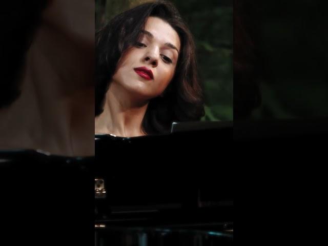 Khatia Buniatishvili performing Dvořák’s Slavonic Dance with Gvantsa Buniatishvili  #shorts