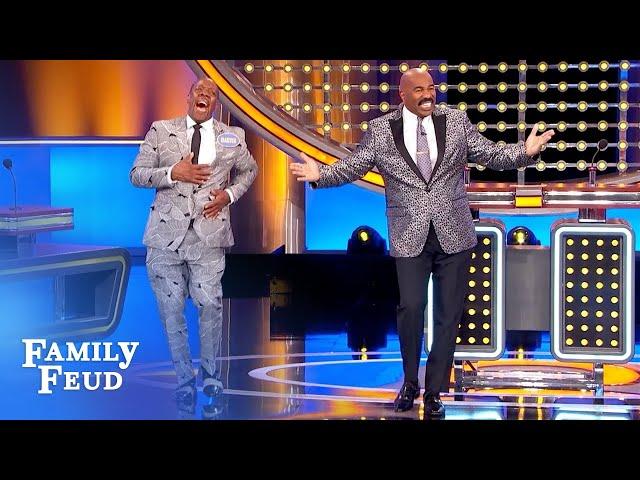 Steve Harvey sings The Temptations!