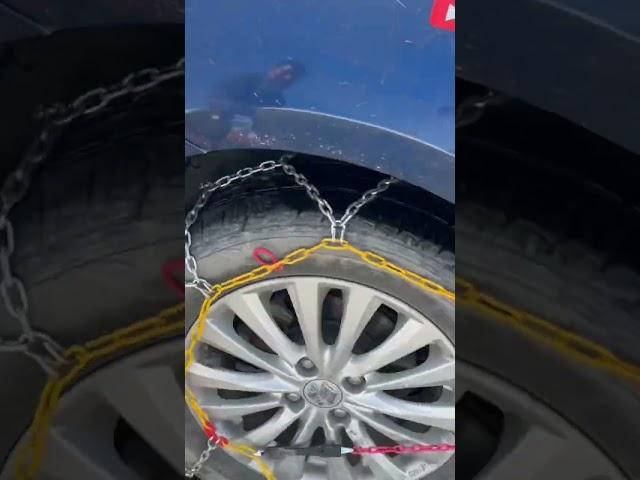 Snow Chain on Tyre VS without Snow chain on Black Ice #snow #blackice #snowchain #suv #4x4 #shorts