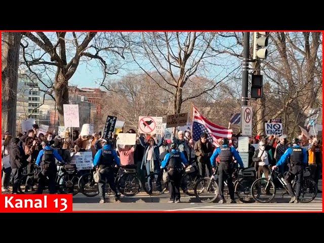 "Putin's puppets, stand with Ukraine" - people protest during Trump's speech in Congress