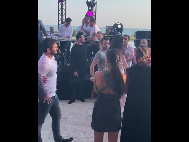 Emin Ağalarov həyat yoldaşı ilə "Ləzginka" oynadı