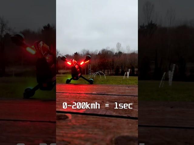 FPV дрон разогнался до 200 км/ч за одну секунду