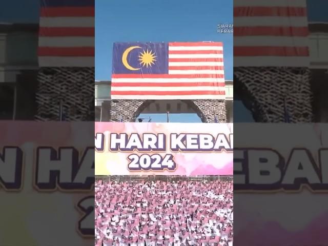 Kibarkan bendera #shorts #malaysia #merdeka #faizaltahir