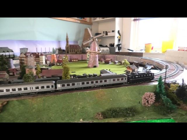 1 round on layout HAMO NS class 1200 w/ 1970 Dutch train Rotterdam--Venlo vv