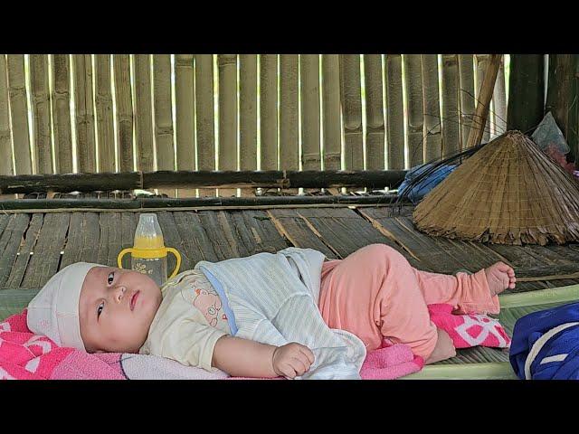 Single mother helps old lady in accident on the roadside - Building a bamboo house