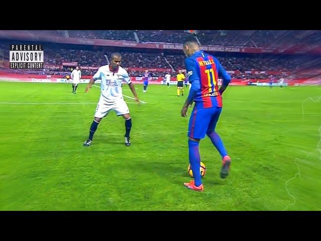 Neymar invents dribbling never seen in football!