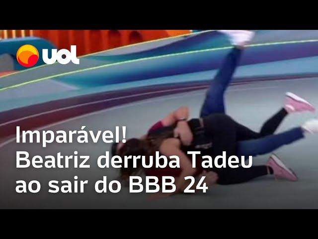 Beatriz derruba Tadeu ao sair do BBB 24 e os dois ficam no chão; vídeo mostra o momento