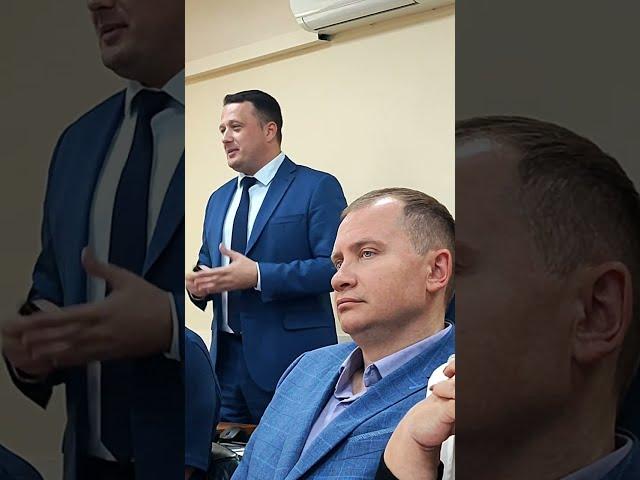 ЛИЦА КОСЯЩИЕ ПОД ДЕПУТАТОВ  СНОВА ПОКАЗЫВАЮТ ОТСУТСТВИЕ ВОСПИТАНИЯ И ПРОФЕССИОНАЛИЗМА 