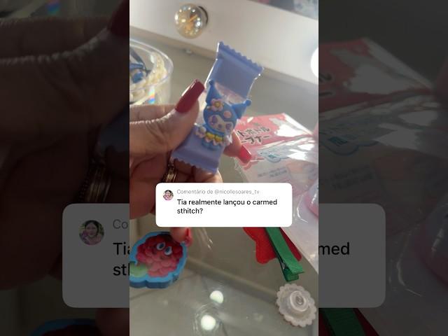Aunt shows Clarinha's Stitch Carmed