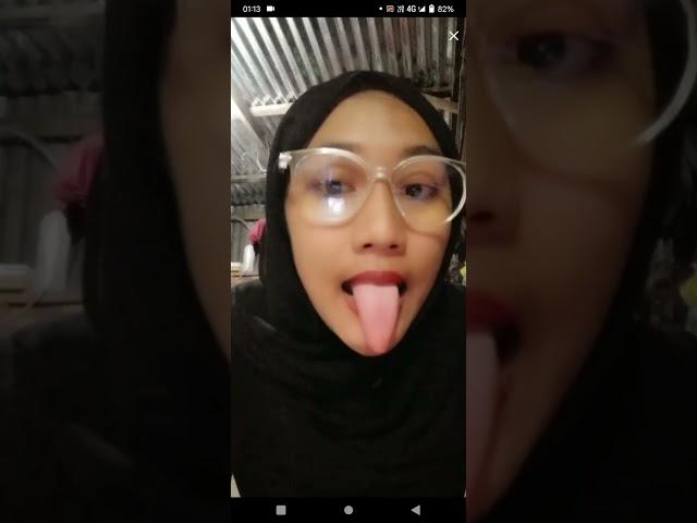 jilbab mantul angkat baju tayang bra lidah panjang