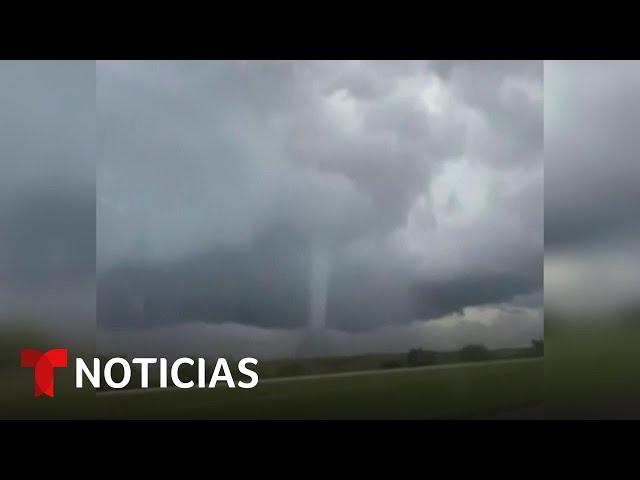 Videos muestran la destrucción de los tornados en Florida. No descartan muertes | Noticias Telemundo