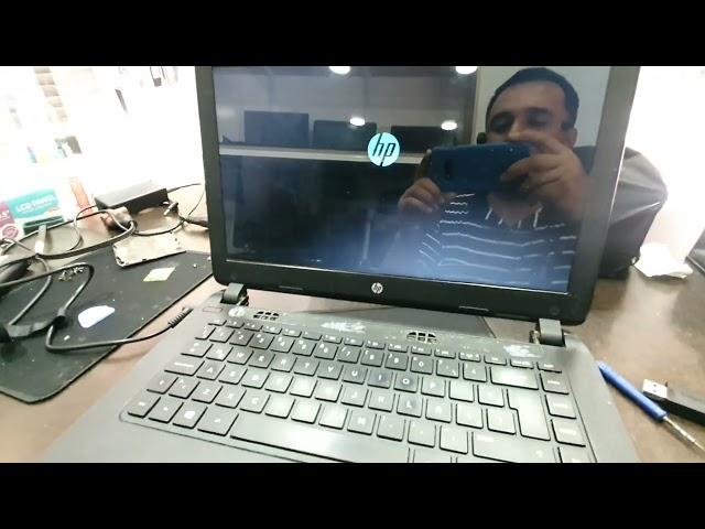 mi laptop se queda en pantalla negra hp