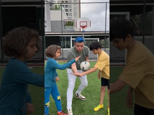 Semih Varol - Gözde Akgün | Mahmut abi futbol maçında rakip takımı yeniyor | #semihvarol #shorts