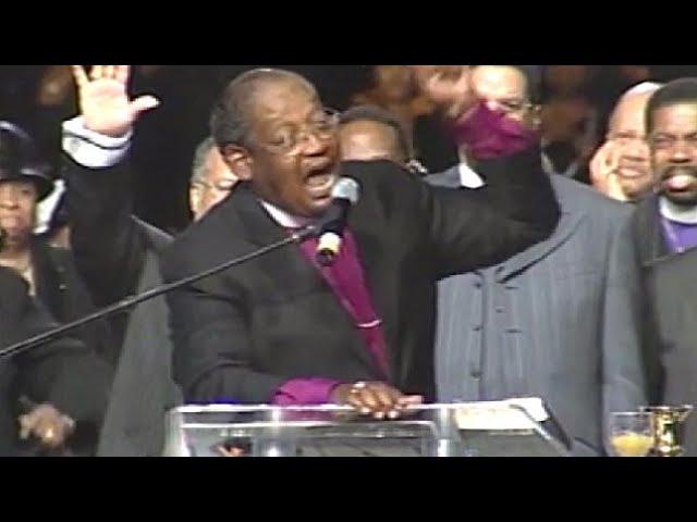 Presiding Bishop G.E. Patterson Preaching at the COGIC International Women's Convention in 2005!